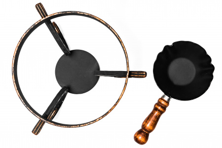 Садж чугунный 40 см + подставка "Шелковый путь" с ковшиком